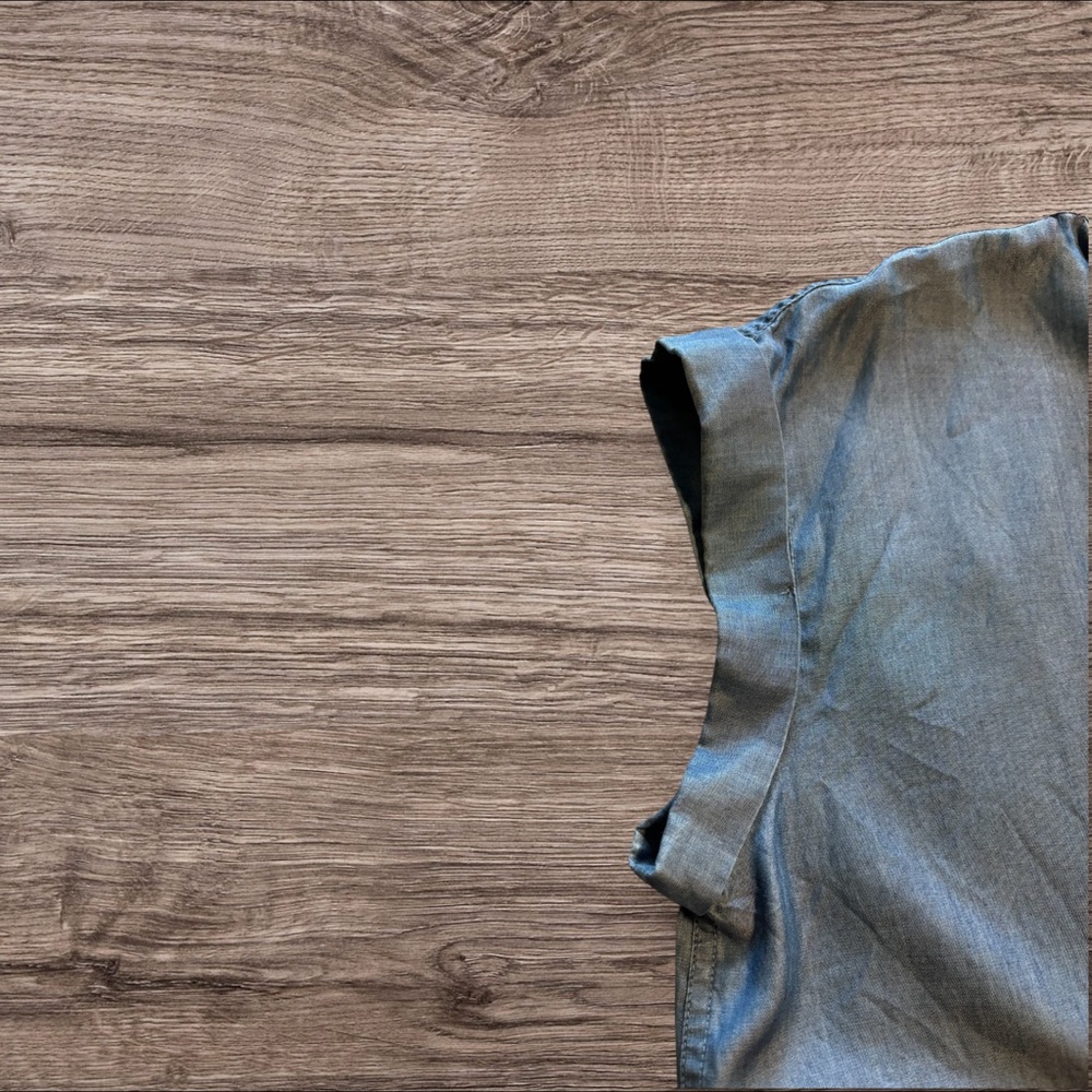 Women’s True Craft Chambray Shirt - Picture 6 of 9